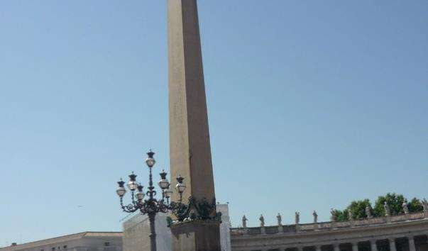 Єгипетський обеліск на площі Св. Петра