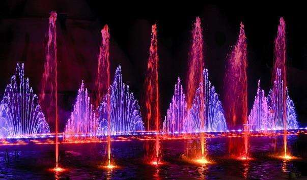 Шоу Танцюючих фонтанів в Протарасе