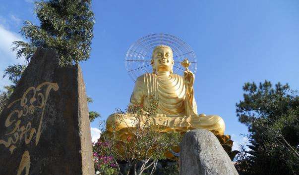Бронзова статуя Будди Шакямуні