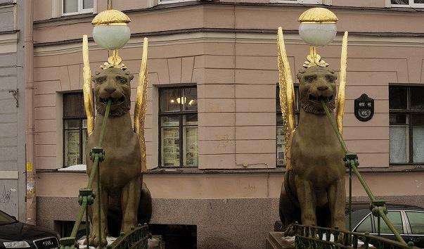 Грифони Банківського моста