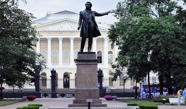 Памятник А. С. Пушкіна в Михайлівському сквері