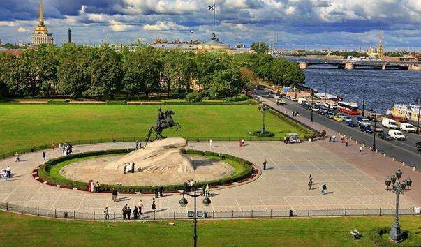 Сенатська площа