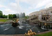 Петергофський архітектурно-парковий комплекс