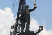 Памятник Петру Першому