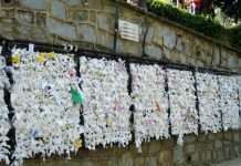 Стіна бажань у будиночка Діви Марії