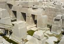 Руїни храму Осіріса в Абідосі