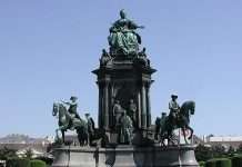 Памятник Марії Терезії