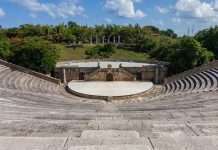 Амфітеатр в місті художників