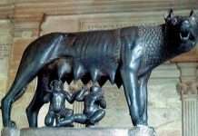 Статуя вовчиці, яка вигодувала Ромула і Рема