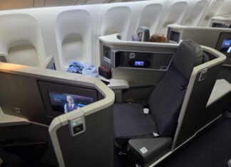 Bailarina denuncia a una azafata por el incidente de hacer callar a un niño pequeño en un vuelo de Delta