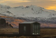 Розкішні Самоти, Художні Відображення та Позачасові Ліжка: Погляд на Сучасний Дизайн та Досвід