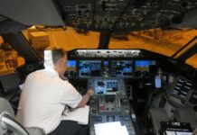 Konflikt pomiędzy pilotami American Airlines a zarządem w sprawie wyników i podziału zysków