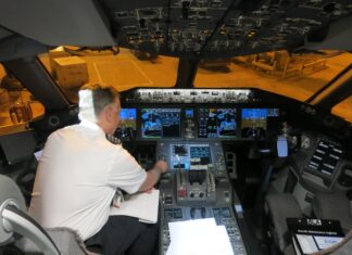 Konflikt mezi piloty American Airlines a představenstvem ohledně výkonu a rozdělení zisku