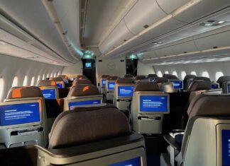 Nevyslovené pravidlo zavřených oken letadla: Proč zůstávají kabiny tmavé?