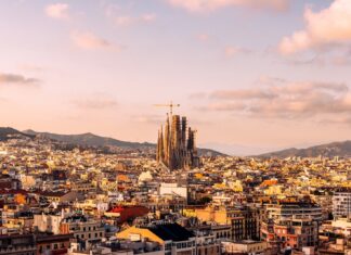 Barcelona dramaticky zvyšuje turistickou daň: Co cestující potřebují vědět