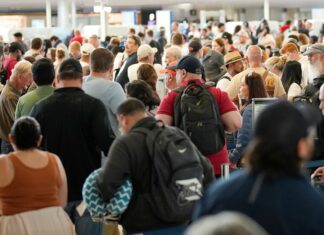 Airport Security Delays Worsen as Shutdown Continues