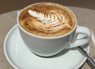 De beste luchthavenlounges voor koffieliefhebbers: een wereldwijde gids