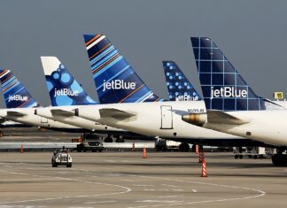 Vysoké náklady nutí JetBlue ke snížení přítomnosti na newyorských letištích