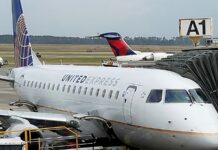 Бортпровідники United стоять перед вибором: Підвищення Зарплати в Замін на Свободу Володіння Авіакомпанією