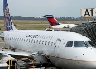 Stewardessy United Airlines stoją przed wyborem: podwyżka w zamian za swobodę posiadania linii lotniczej