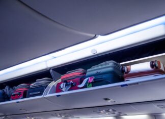 Artículos de mano esenciales para viajar sin estrés