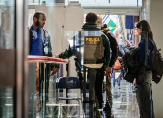 Agentes ICE podem permanecer em aeroportos mesmo com o pagamento da TSA restaurado