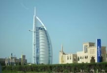 Іран завдає удару у відповідь після передбачуваних ударів по керівництву: цивільні об’єкти вражені в Дубаї та Кувейті