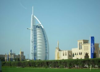 Iran odpowiada po rzekomych atakach na przywództwo: uderzono w cele cywilne w Dubaju i Kuwejcie