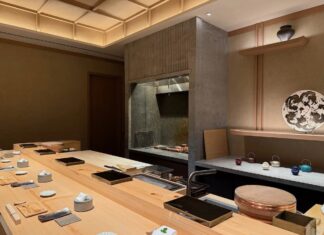 Le dilemme du dîner solo : naviguer dans l’étiquette et le confort en voyage