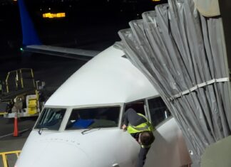 Závěs a okno kabiny: Proč improvizované opravy United Airlines vyvolaly obavy