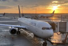 Чому авіаквитки можуть не подешевшати навіть при падінні цін на нафту