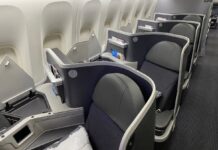 У небі: Повідомляється, що гендиректори American Airlines разом повернулися з розкішної подорожі Парижем