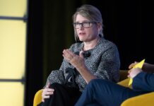 Примітка співробітників генерального директора JetBlue: зараз немає банкрутства, але «деки поставлені проти менших перевізників, як ми»