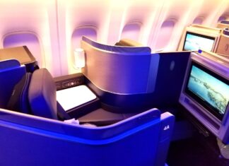 United Wants Your Credit Card Now. And It’s Cheaper to Say Yes