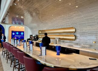 JetBlue envisage Fort Lauderdale pour un troisième salon premium au milieu d’obstacles financiers