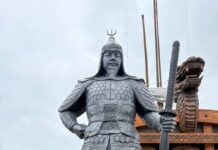Як монумент віце-адміралу Лі Сун Сіну в Чантіллі вшановує генія військово-морської справи