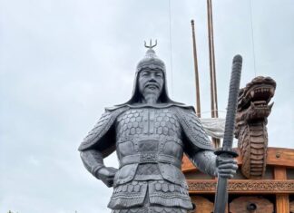 Jak pomnik wiceadmirała Yi Sun-sina w Chantilly składa hołd geniuszowi marynarki