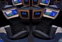Новий 787-й United Airlines знову припаркований. Знову.