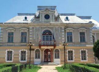 A Practical Guide to Visiting Roman, Romania: History, Logistics, and Hidden Gems