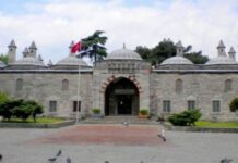 Площа Бейязит: Серце історичного Стамбула
