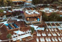 Przewodnik po plaży Bodrum: szczegółowe informacje na temat zatoki Kempinski Barbaros i plaży Moon